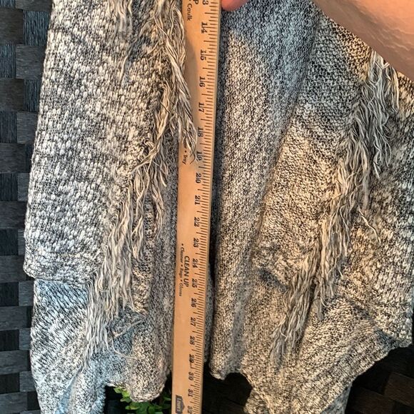 Mossimo supply Co size XS black and white fringed vest. A bit oversized NWOT - Picture 7 of 7